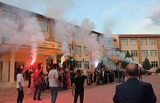 Meşaleli mezuniyet kutlaması