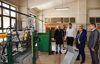 Meslek liselerine alınan yeni makineler üretim kapasitesini...