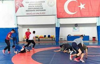 Milli güreşçilerin Köyceğiz kampı sürüyor