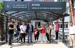 Milli Sporcu Burcu, memleketi Aydın’da çiçeklerle...