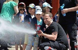 Minik öğrencilere yangın eğitimi verildi