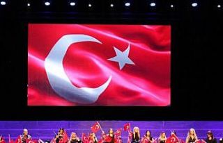 Minik öğrencilerin mezuniyet gururu