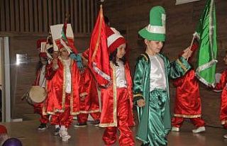 Miniklerden renkli yılsonu etkinliği