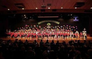 Miniklerden unutulmaz yılsonu etkinliği