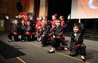 Miniklerden yılsonu gösterisi