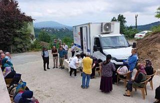 Mobil sağlık aracı, vatandaşlara kapıda hizmet...