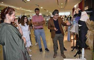 Moda tasarım programı yılsonu sergisi ziyaretçileri...