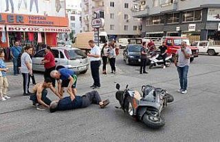 Motosiklet sürücüsü köpeğe çarpmamak isterken...