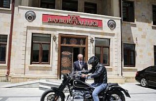 Motosiklet tutkunu eski bakan Bayburt’ta