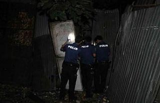 Motosikletin plakasını maske ile kapatıp silahlı...