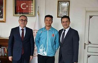 Müdür Akyol, dünya üçüncüsü ile bir araya...