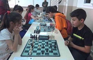 Muş’ta ortaokullar arası ödüllü satranç turnuvası...