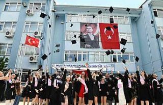 Mustafakemalpaşa MYO’da mezuniyet coşkusu