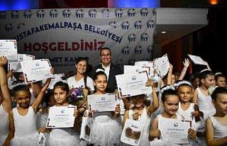 Mustafakemalpaşa’nın küçük kursiyerler sertifikalarını...