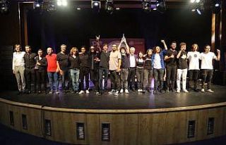 Nilüfer Liselerarası Müzik Yarışması’nda gençlerden...