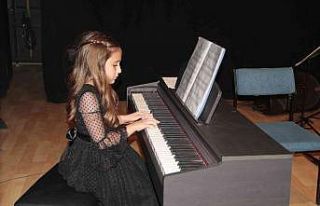 Öğrenci ve velileri hem çalıp hem oynadılar