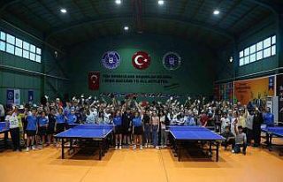 Öğrenciler, Büyükşehir Belediyespor Masa Tenisi...