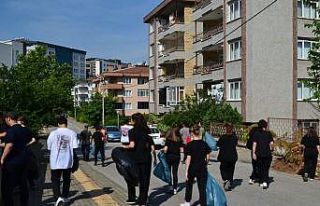 Öğrenciler muhtarla buluştu, sokak sokak temizlik...