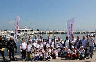 Öğrenciler, sahilleri temizledi