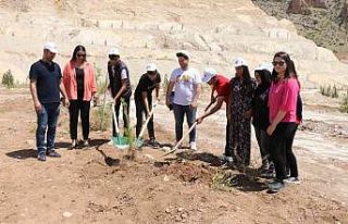 Öğrenciler tarihin gölgesinde fidan dikti