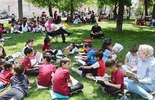 Öğrenciler yaz tatiline kitap okuyarak girdi