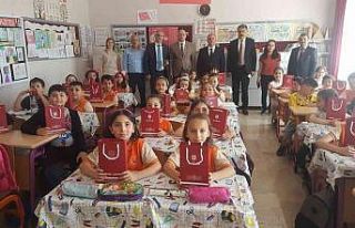 Öğrencilere diş fırçası ve macunu dağıtıldı