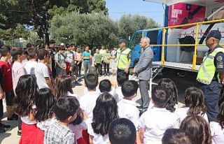 Öğrencilere emniyet kemerinin önemi anlatıldı