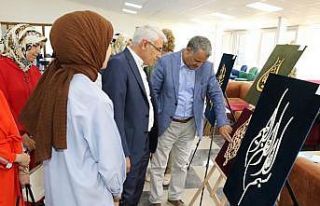 Öğrencilerin hat sergisine yoğun ilgi