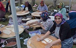 Okul için veliler yaptıkları yemeklerle kampanya...