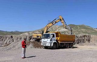 Oltu Çuval Fabrikası’nda inşaat çalışmaları...