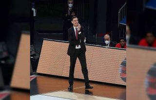 Olympiakos, Bartzokas’ın sözleşmesini 2025 yılına...