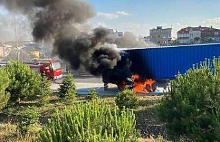 Önce lastiği patladı, sonra alev aldı