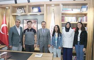 Ortaokul öğrencileri korona günlerini kitaplaştırdı