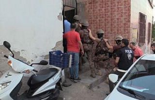 Oto hırsızlık şebekesine İzmir merkezli 3 ilde...