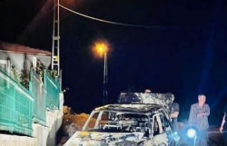 Otomobil alev alev yandı