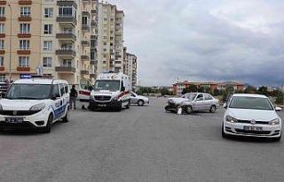 Otomobiller çarpıştı: 5 yaralı