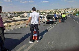 Otomobilleriyle birbirlerine çarpıp kurşun yağdırdılar:...