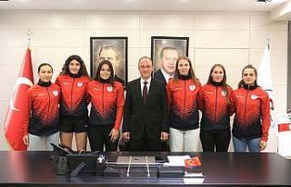 Pamukkale Belediyespor Voleybol Takımında imzalar...