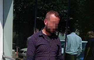 Park halindeki aracın farını çalan kaportacı...