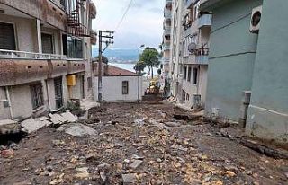 Patlayan ana su borusu taşkınına yol açtı