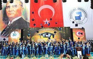 PAÜ mezunlarını yeni yaşamlarına uğurladı