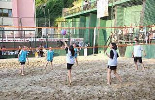 Plaj Voleybolu Turnuvası’nda sporculara ödülleri...