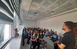 Polis ekipleri güvenli internet kullanımını anlattı