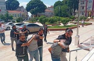 Polisten kaçan ve kaza yapan uyuşturucu tacirleri...