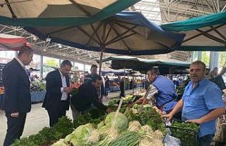 Pursaklar Belediye Başkanı Çetin, pazarın nabzını...