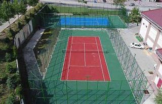 Pursaklar tenis için hazır