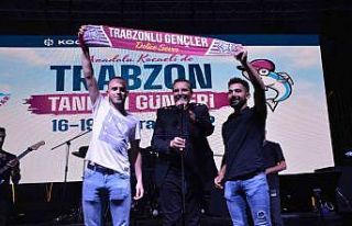 Rafet El Roman, Trabzonspor için bestelediği şarkıyı...