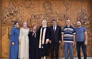 Rektör Aktekin, eğitimini dereceyle bitiren öğrenci...