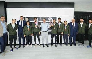 Rektör Karacoşkun’dan başarılı sporculara tebrik