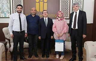 Rektör Kızılay’dan başarılı projeye destek...